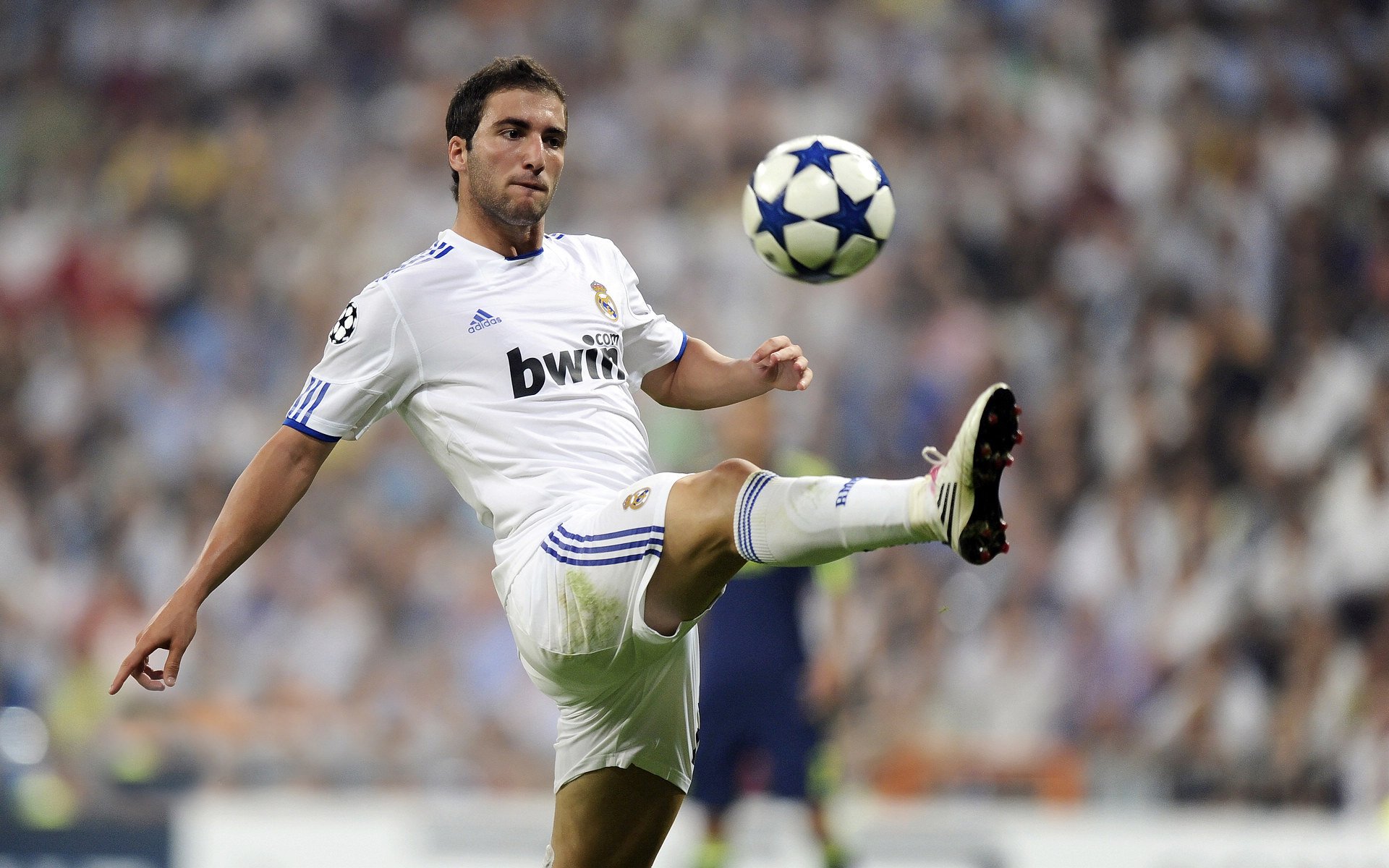 时空错乱？当梅西教科书出现在北欧德比